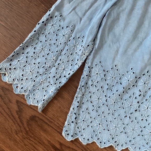 Style Envy Off shoulder Chambray shirt size small - Picture 2 of 2